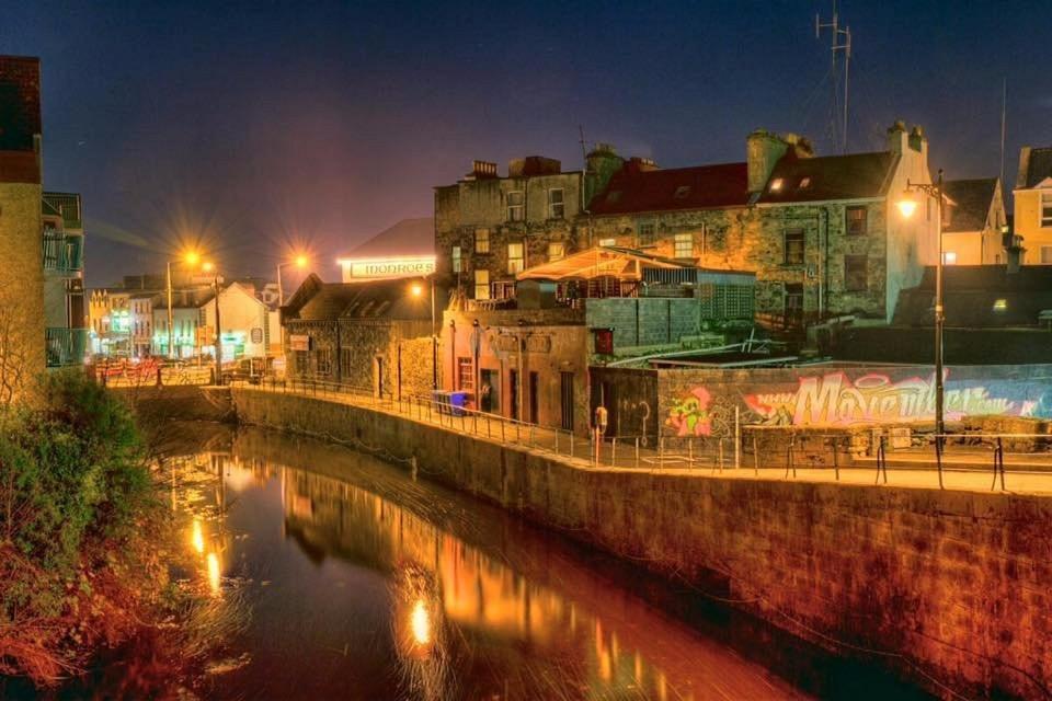 Modern Canal View Home, In City Centre, Sleeps 8 Galway Zewnętrze zdjęcie