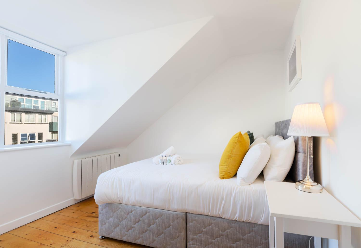 Modern Canal View Home, In City Centre, Sleeps 8 Galway Zewnętrze zdjęcie