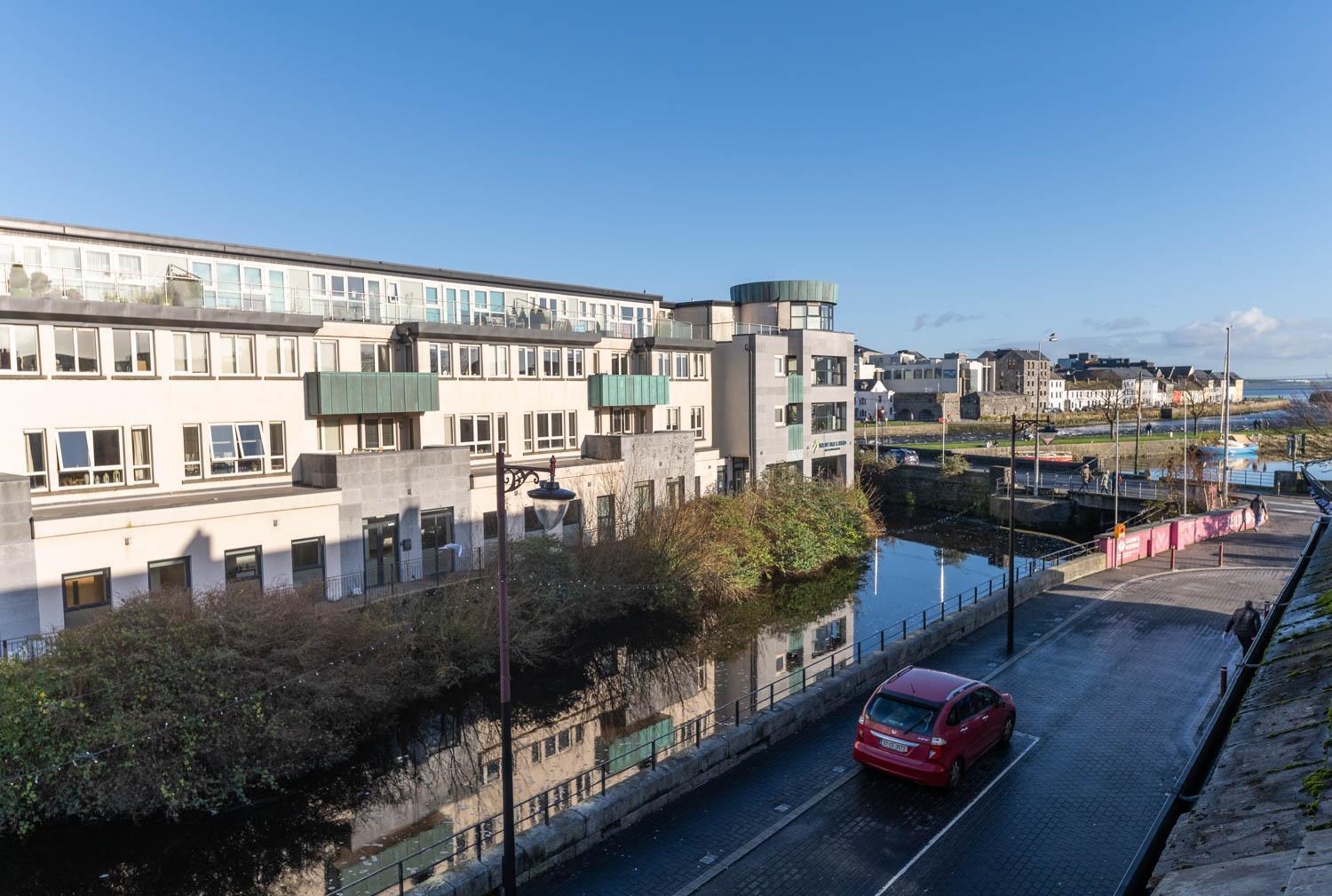Modern Canal View Home, In City Centre, Sleeps 8 Galway Zewnętrze zdjęcie