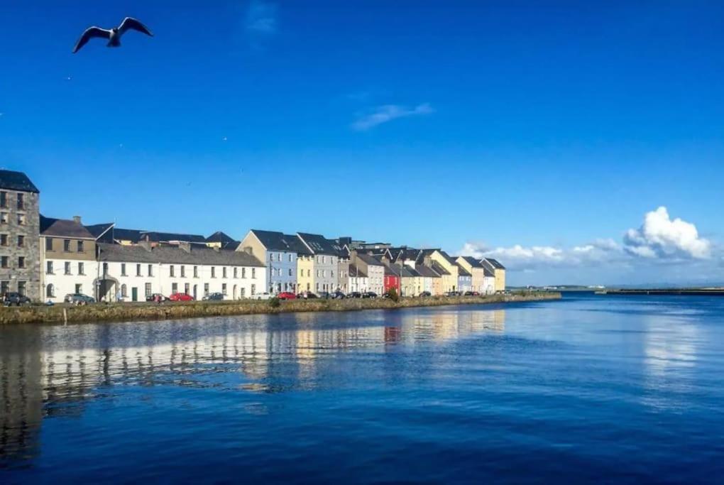 Modern Canal View Home, In City Centre, Sleeps 8 Galway Zewnętrze zdjęcie